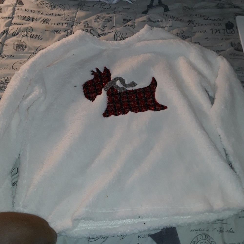 A white shirt with a plaid dog on it